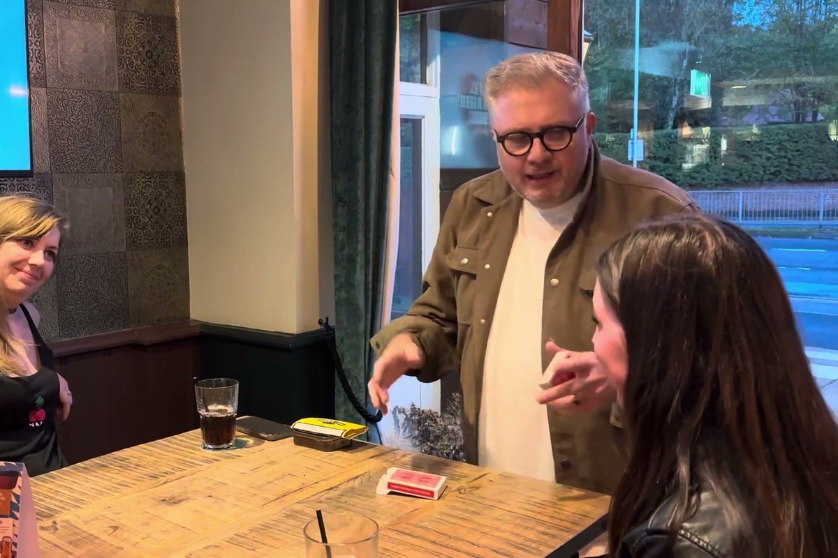 Banter Magic performing close-up card magic for two women at a table