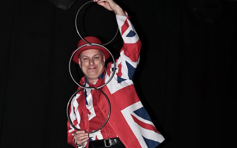 Showtime Magic - Warwickshire Comedy Magician
